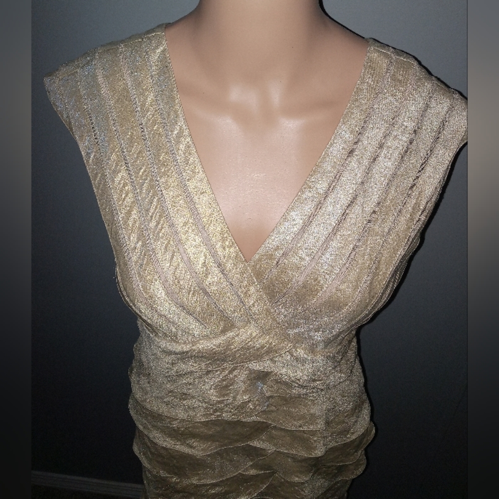 ADRIANNA PAPELL gold, tiered, champagne sheath dress.Size 4. EXCELLENT, LIKE NEW - Picture 5 of 6